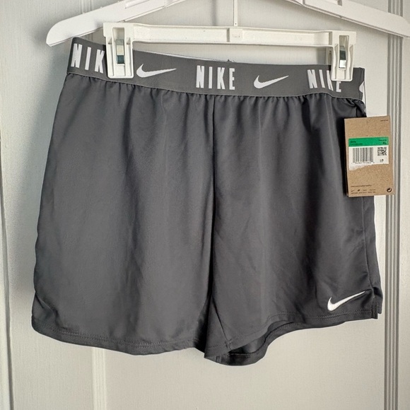 NWT Nike Charcoal Gray Girls Dry Fit Training Shorts, Sz: XL - Picture 2 of 6